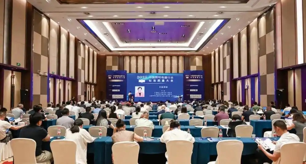 Leder belysningsbranschen framåt med standardkvalitet